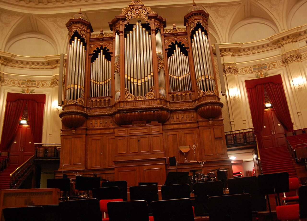 L'orgue et la scène de la grande salle du Concertgebouw