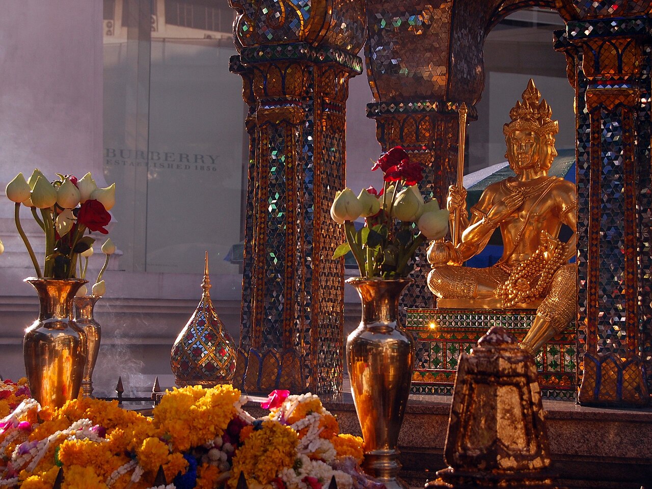 Sanctuaire d'Erawan : le Brahma à quatre visages de Ratchaprasong