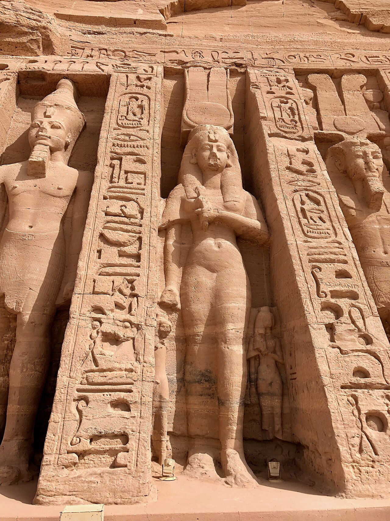 Fassade des Tempels von Hathor und Nefertari