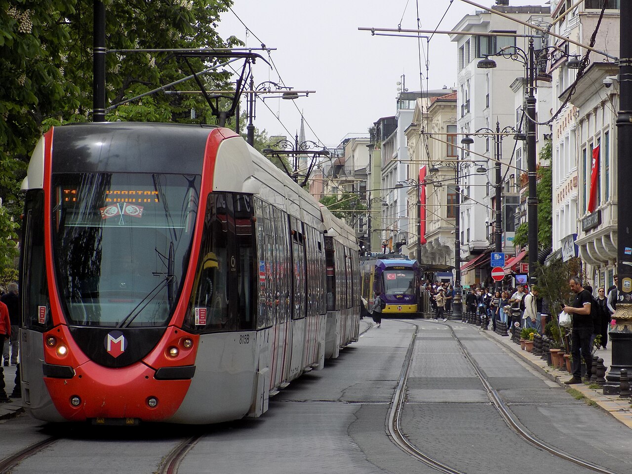 Tramways de la ligne T1 à l'arrêt Sultanahmet
