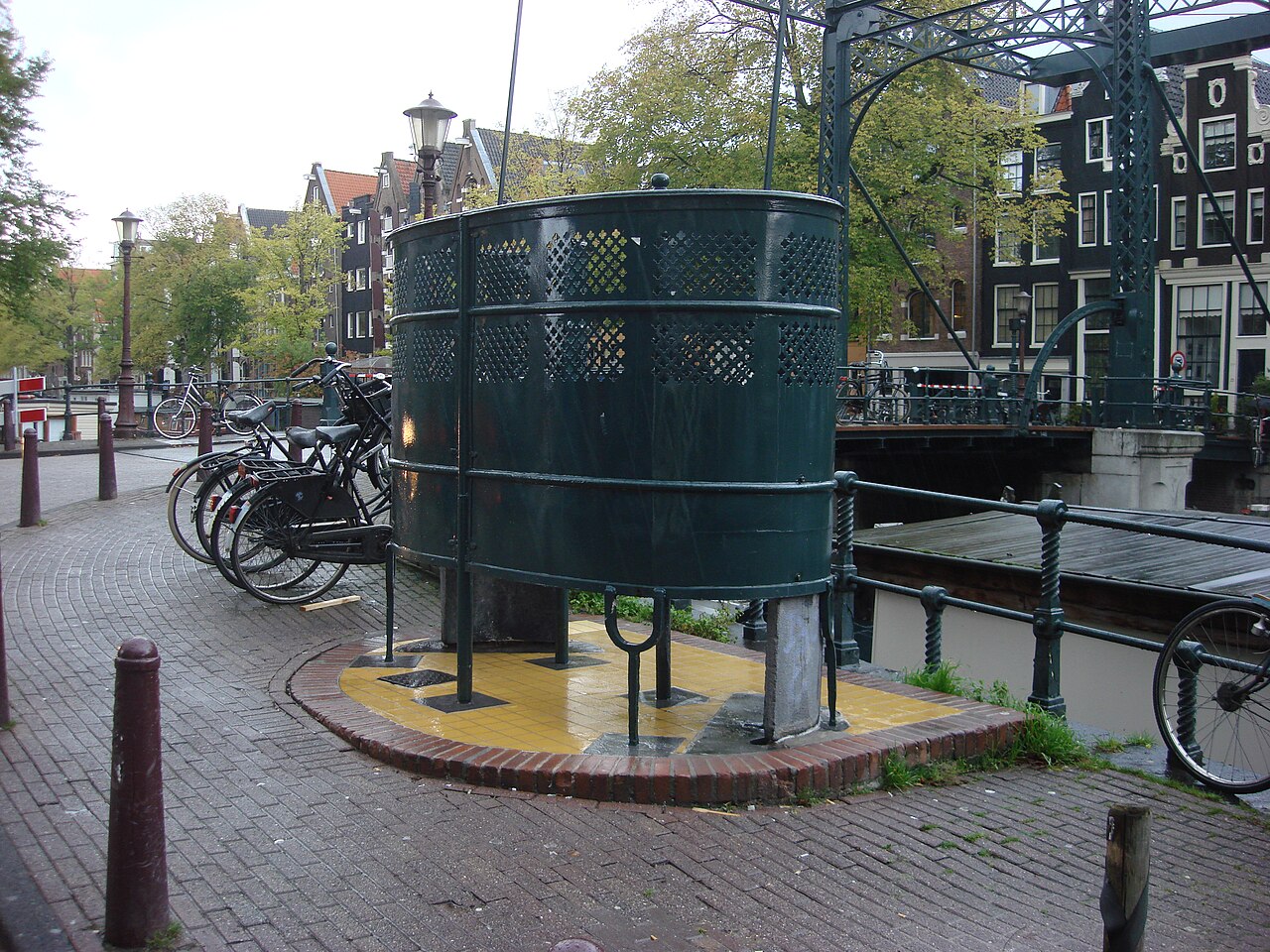 Toilettes publiques à Amsterdam : où les trouver et combien ça coûte