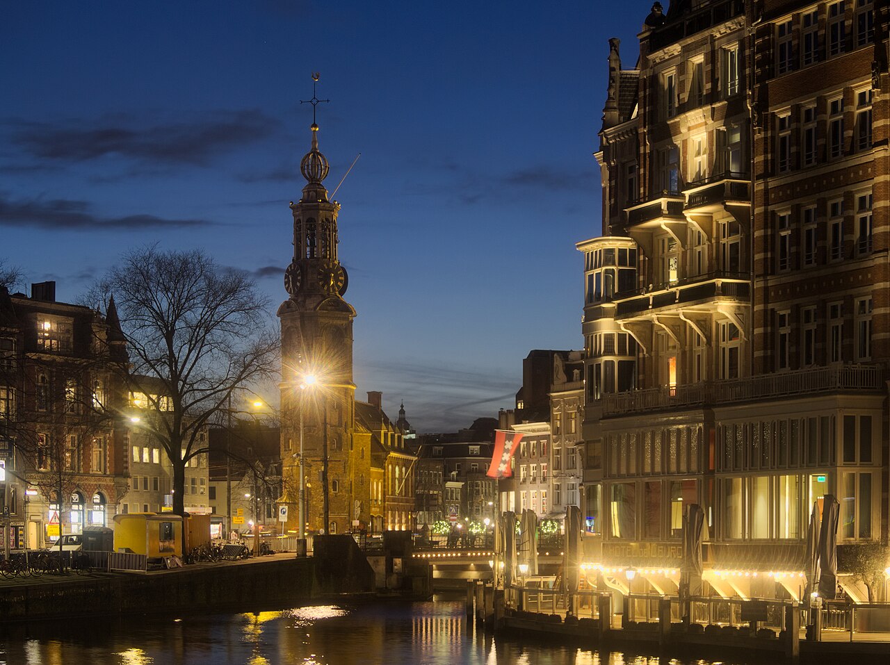 Munttoren: Amsterdam's Mint Tower on the Muntplein