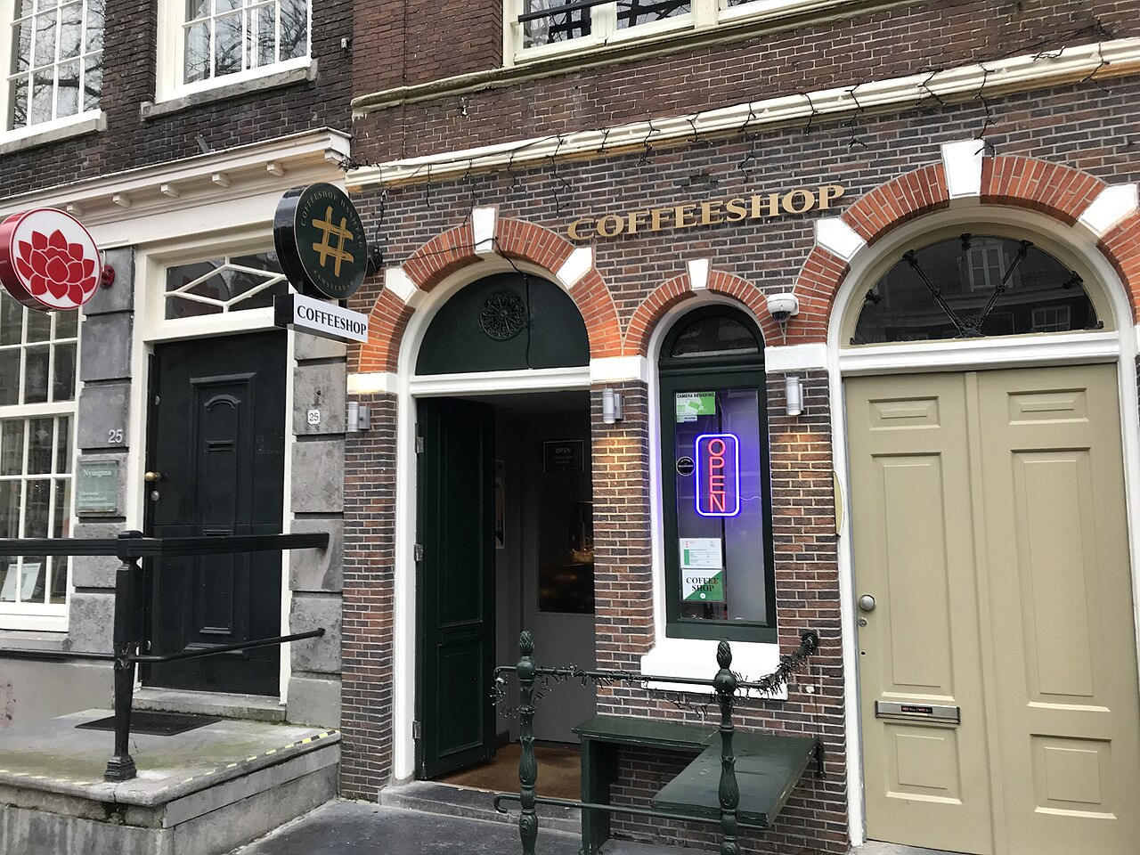 Coffee shops à Amsterdam : règles, âge et où fumer en 2026