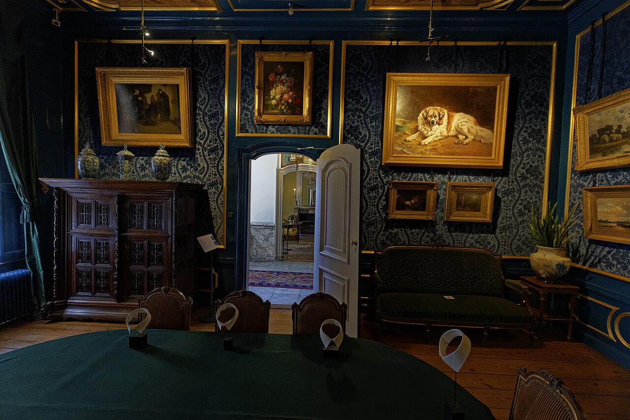 The gentlemen's parlour of the Willet-Holthuysen Museum, with its blue-hung walls