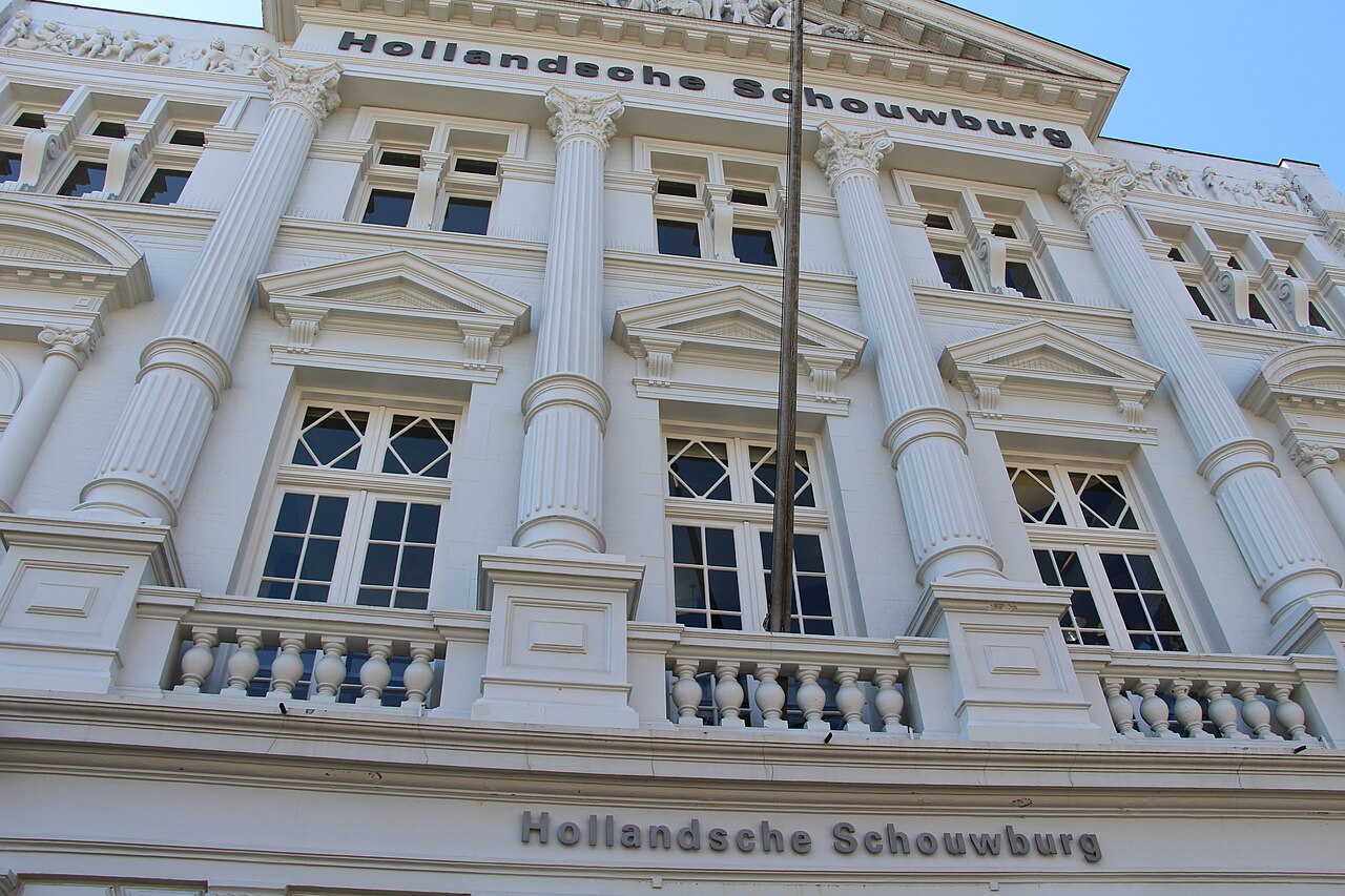 La façade de la Hollandsche Schouwburg, sur la Plantage Middenlaan