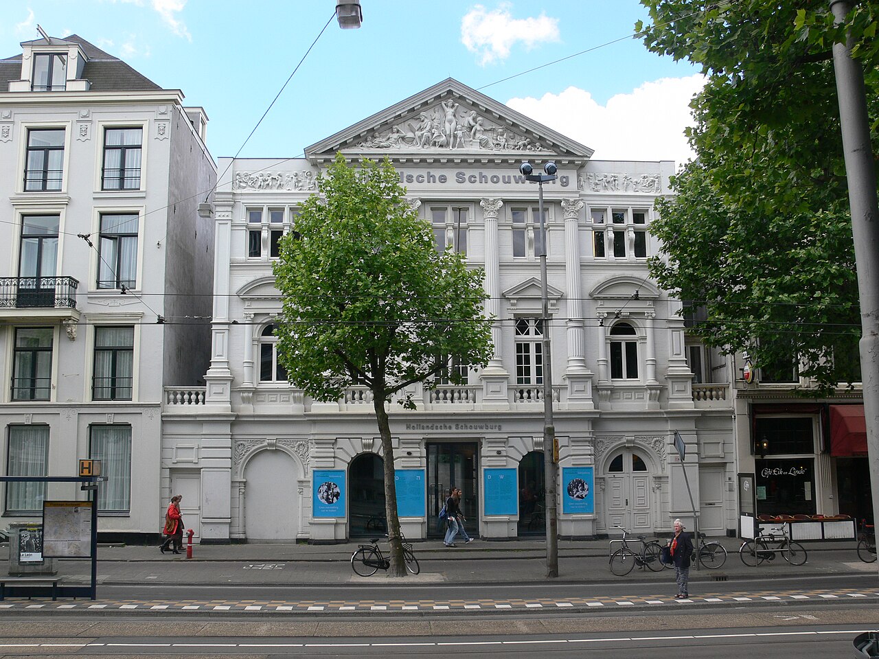 De Hollandsche Schouwburg, voormalig theater en nu gedenkplaats, aan de Plantage Middenlaan