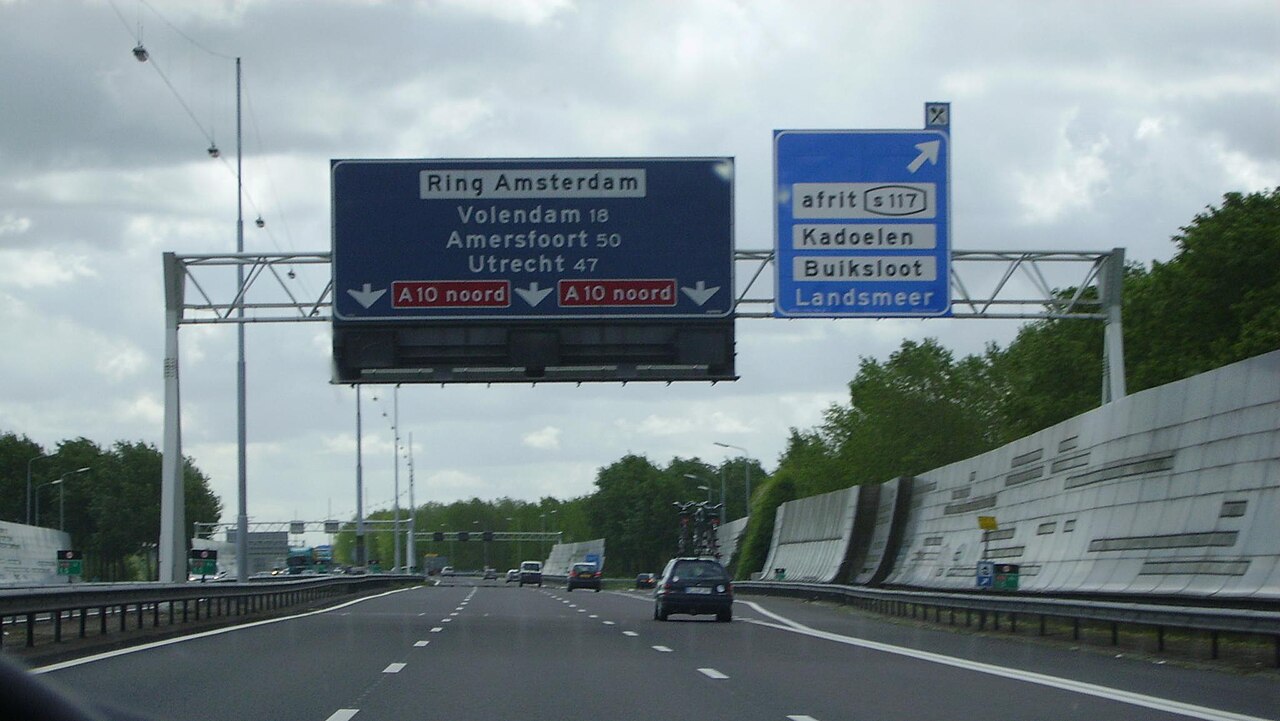 Panneau Ring Amsterdam au-dessus de l'A10 nord