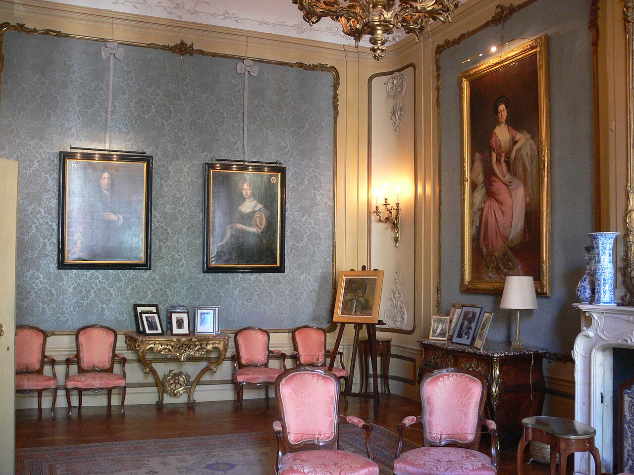 Museum Van Loon: a canal house and its garden in Amsterdam