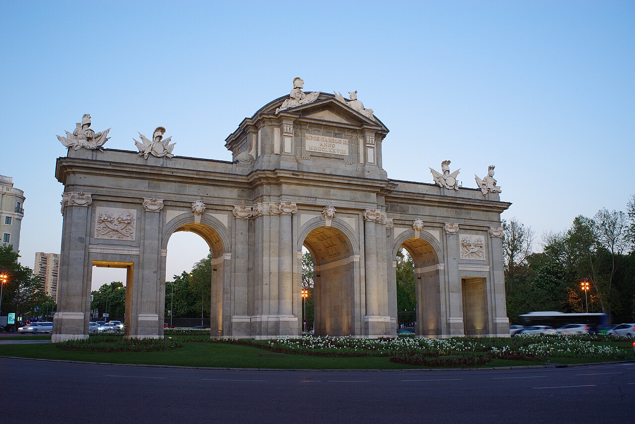 Puerta de Alcalá à Madrid : histoire, photos et comment y aller