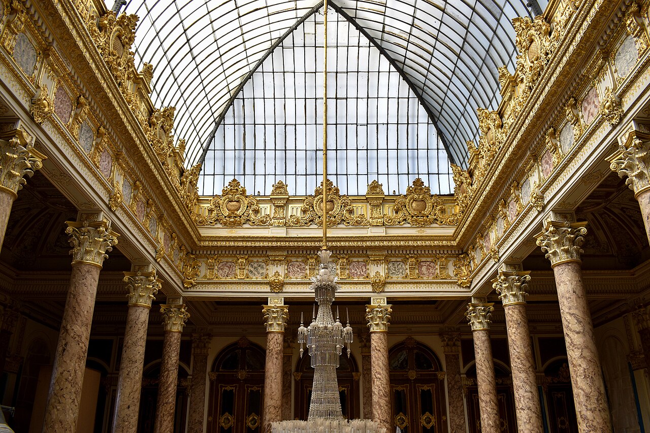 Le hall de l'escalier de cristal