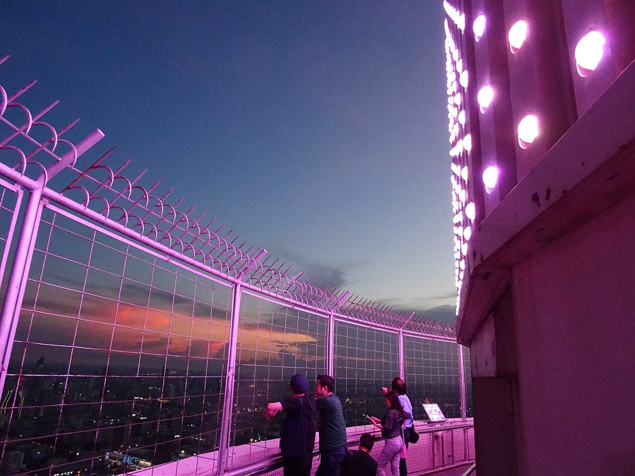 Baiyoke Sky: the revolving observation deck of Pratunam