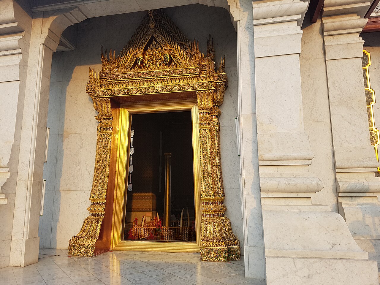 City Pillar Shrine (Lak Mueang): the spiritual heart of Bangkok