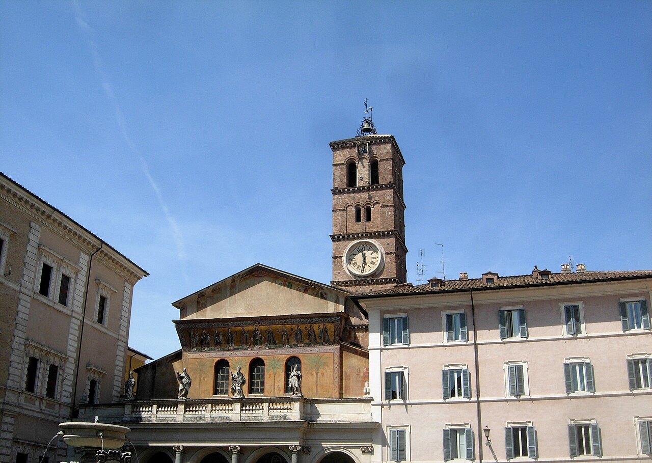 La basilica di Santa Maria in Trastevere e il suo campanile