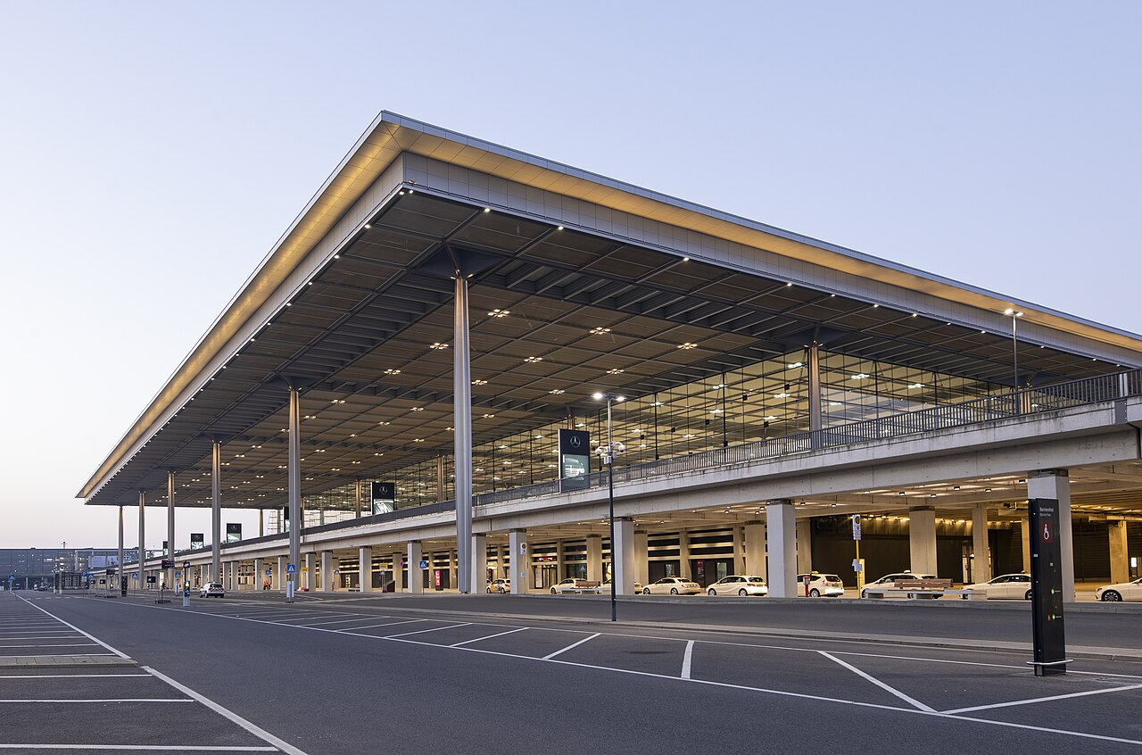 Aéroport de Berlin (BER) : aller au centre en train, bus ou taxi