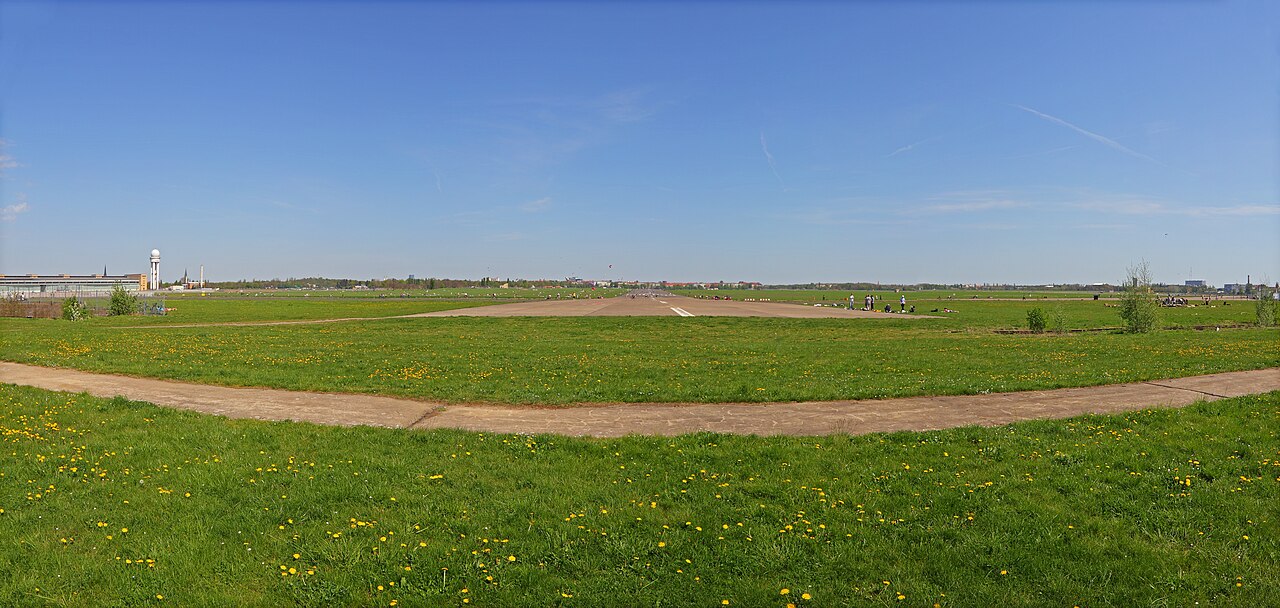 Pelouses et pistes de l'ancien aéroport sur le Tempelhofer Feld
