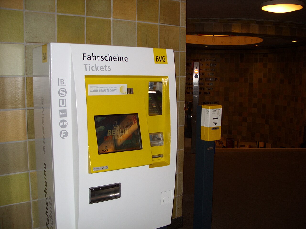 Distributeur de billets BVG dans une station de U-Bahn