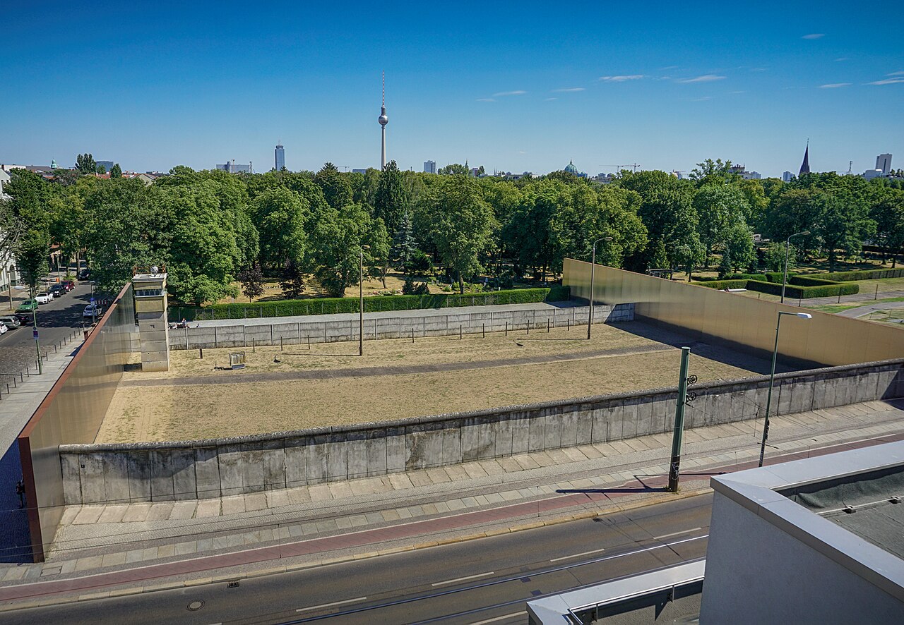 Die Gedenkstätte Berliner Mauer vom Aussichtsturm aus gesehen, Bernauer Straße