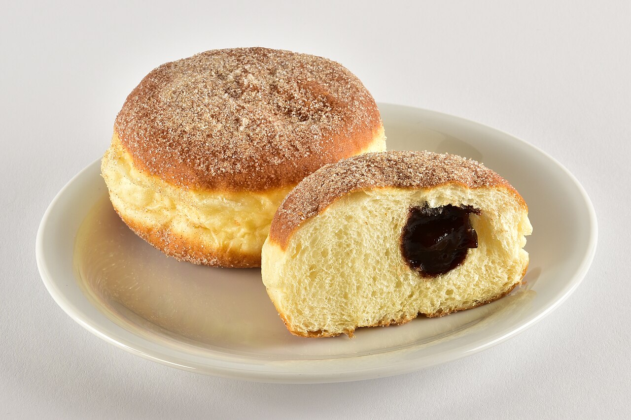 Berliner Pfannkuchen mit Marmeladenfüllung