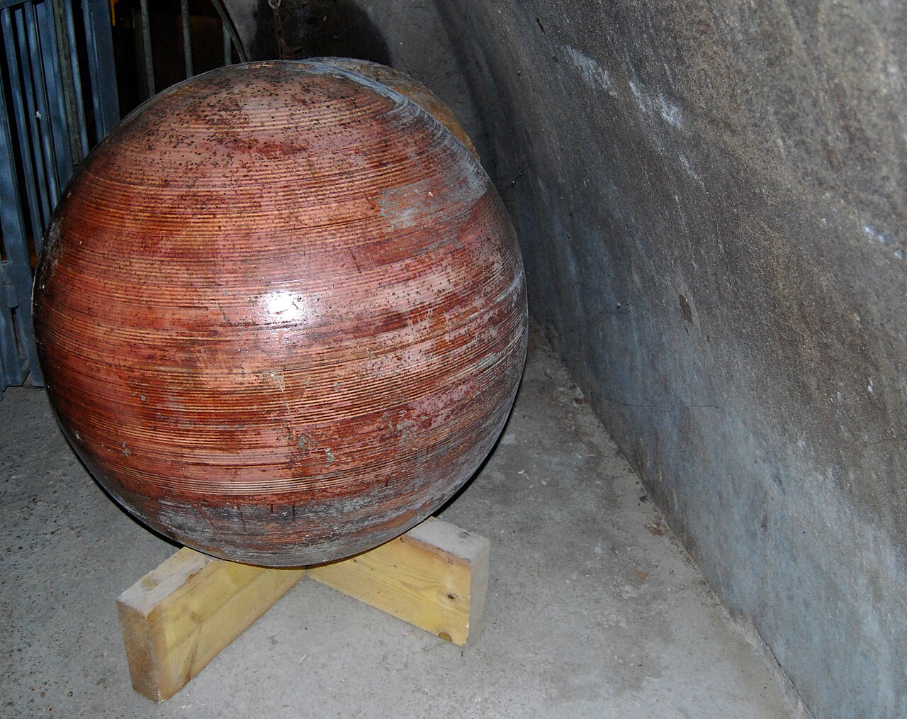 The sewer cleaning ball