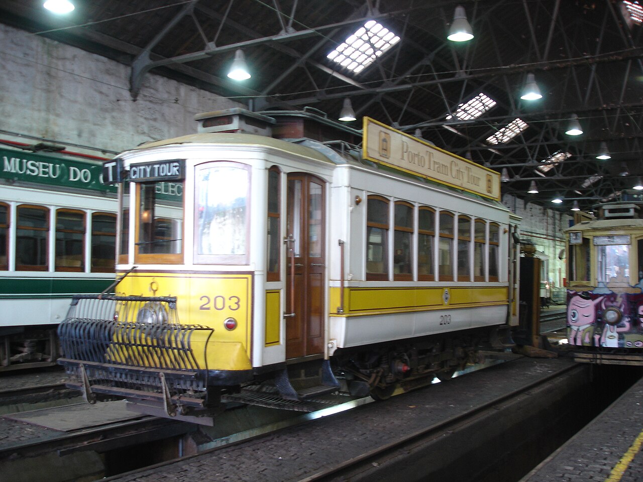 Les trams, bus et trolleybus