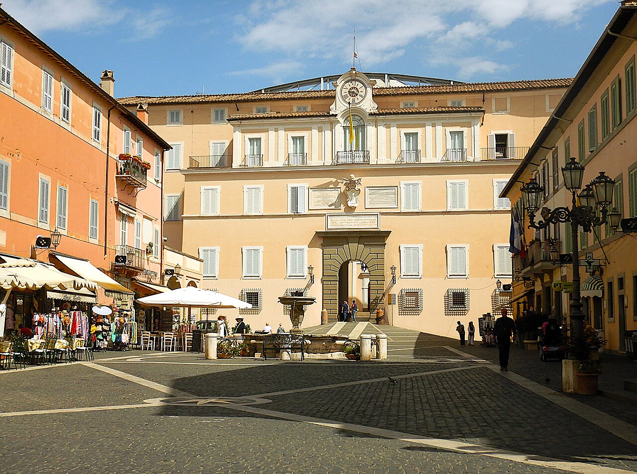 Castel Gandolfo : palais des papes, jardins Barberini et lac d'Albano