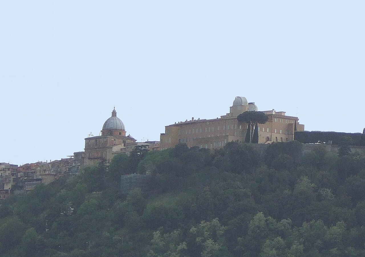 Castel Gandolfo : palais des papes, jardins Barberini et lac d'Albano