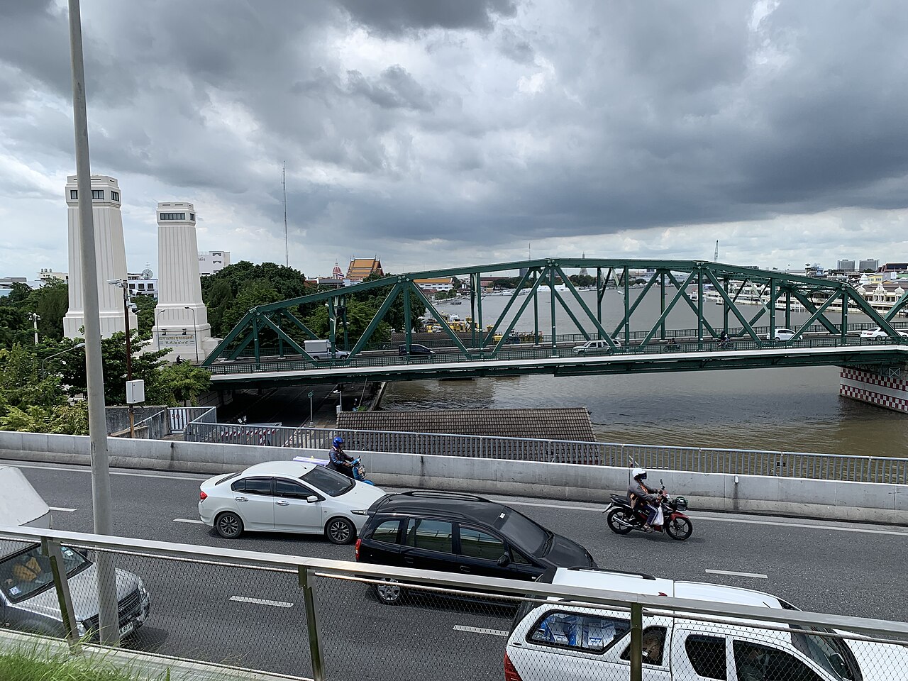 Chao Phraya Sky Park: the hanging garden above the river, access and opening hours