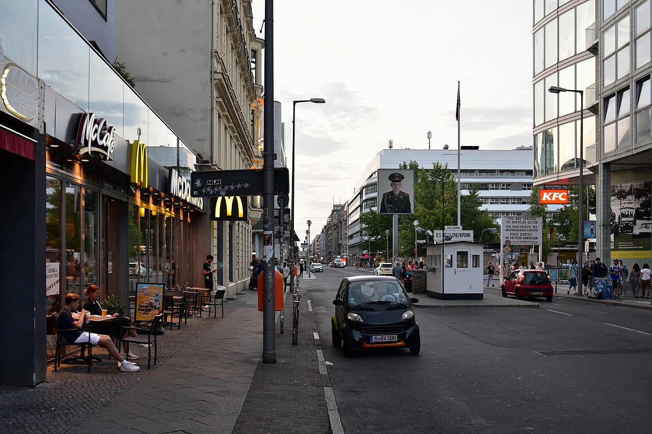 Checkpoint Charlie : ce qu'il reste à voir et le musée du Mur