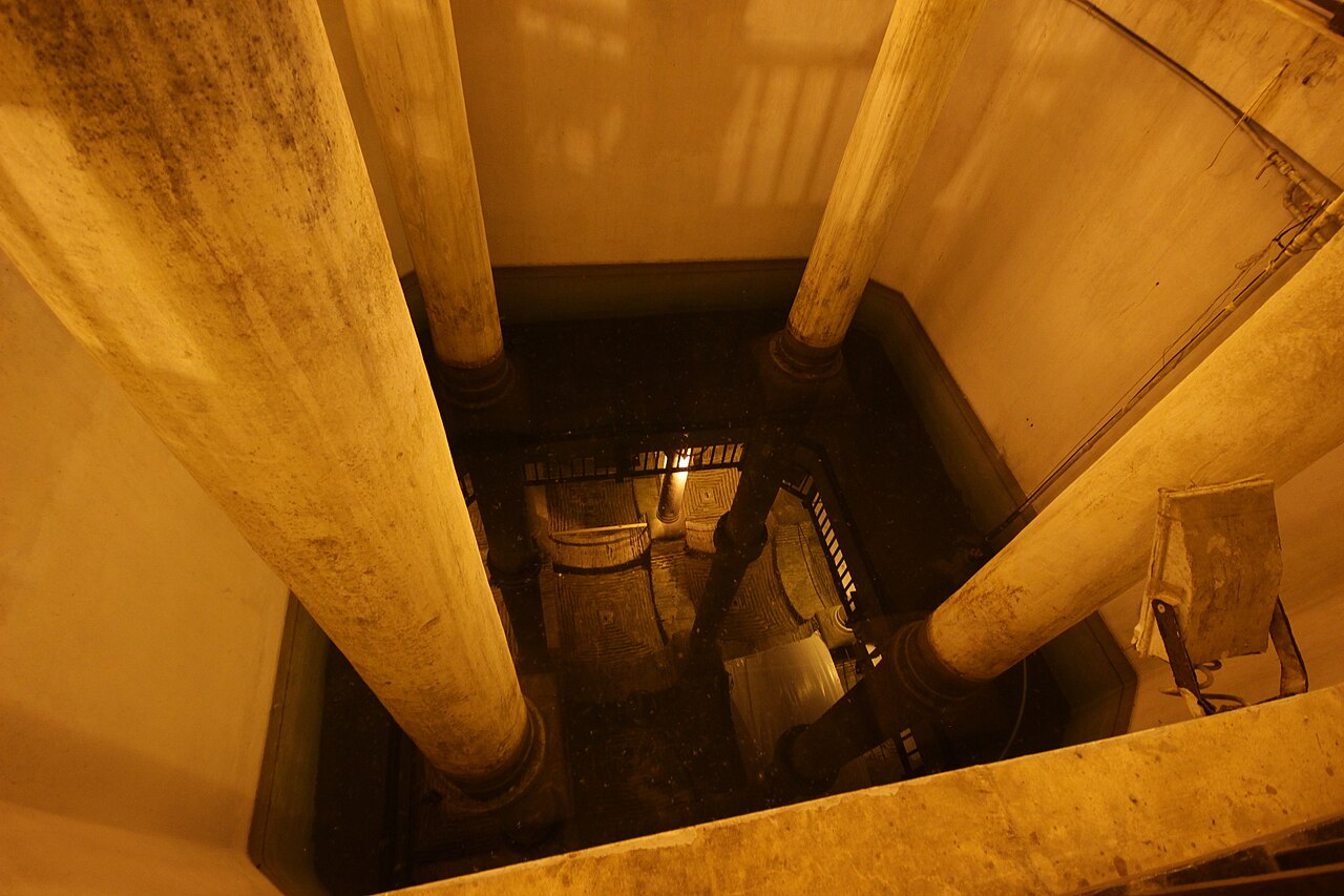 The central pit