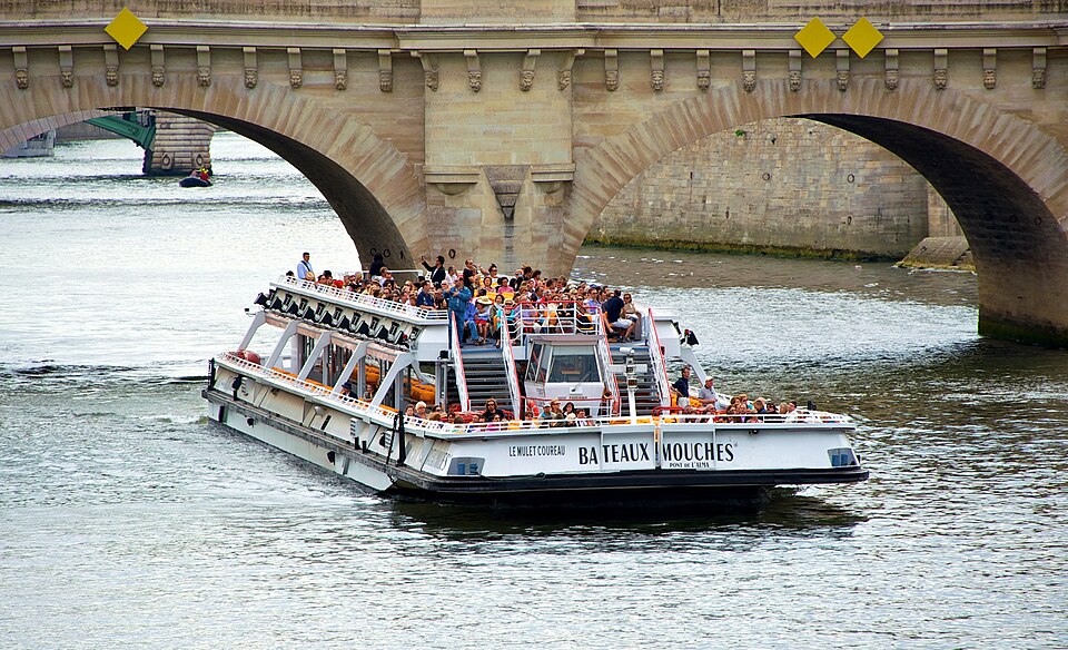 巴黎塞納河遊船推薦:Bateaux-Mouches 票價、搭乘地點與預訂攻略