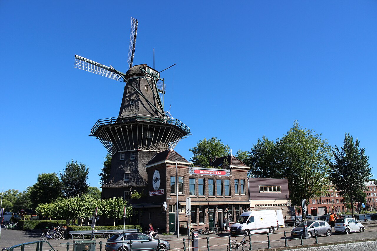Moulin De Gooyer : le moulin à vent et sa brasserie