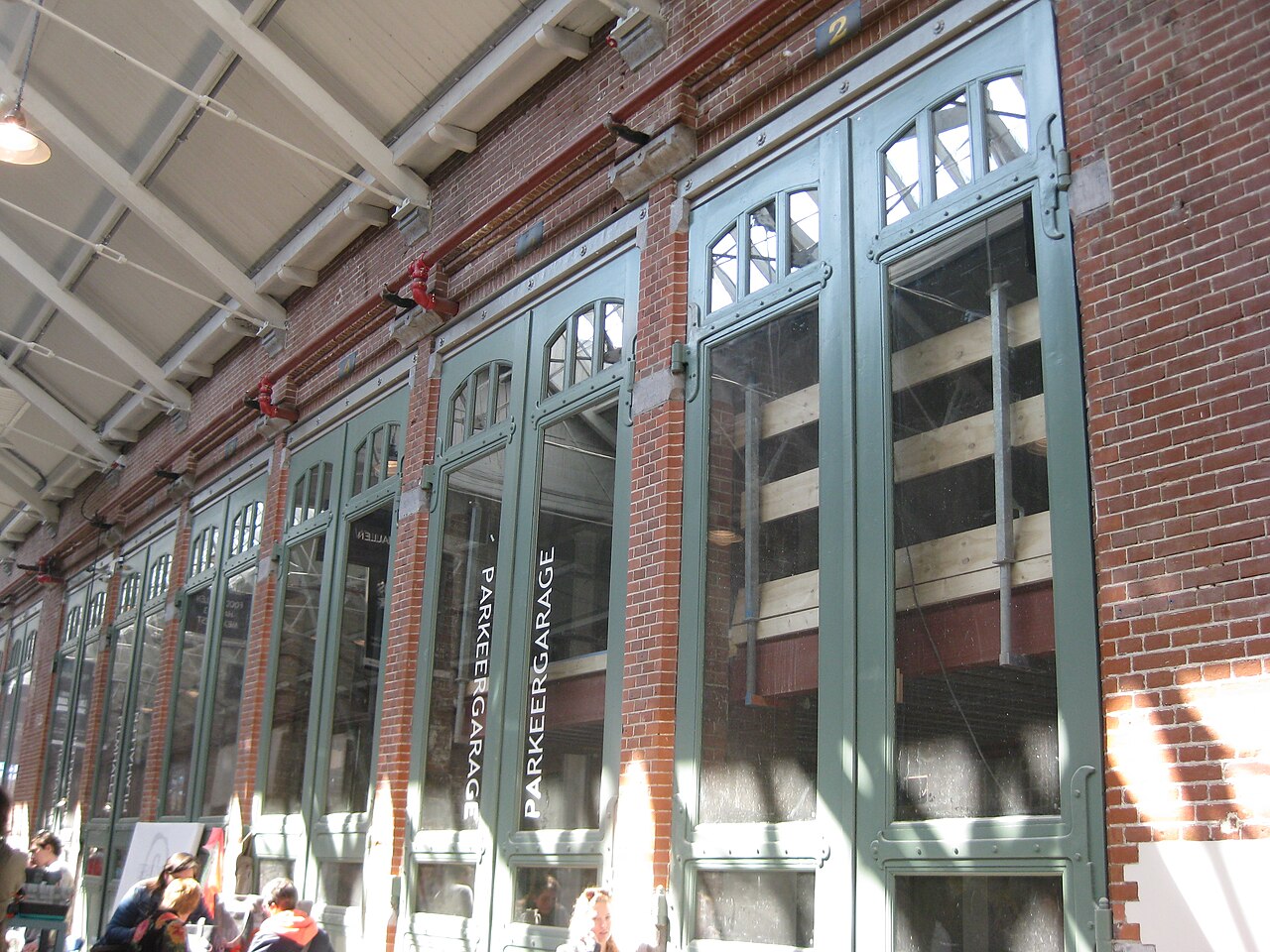 De Hallen Amsterdam : food hall, cinéma et boutiques