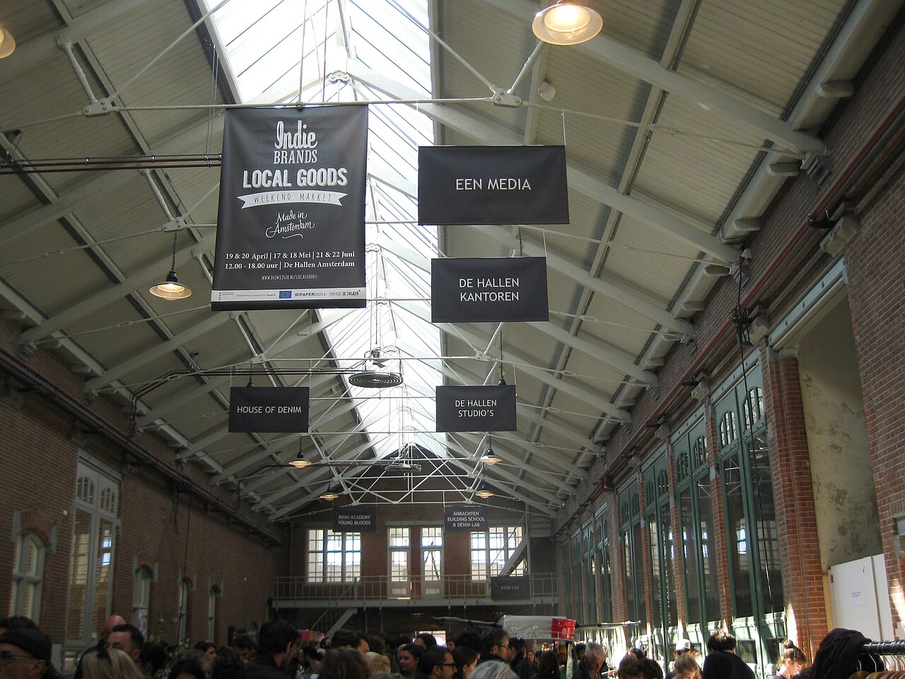 De Hallen Amsterdam : food hall, cinéma et boutiques