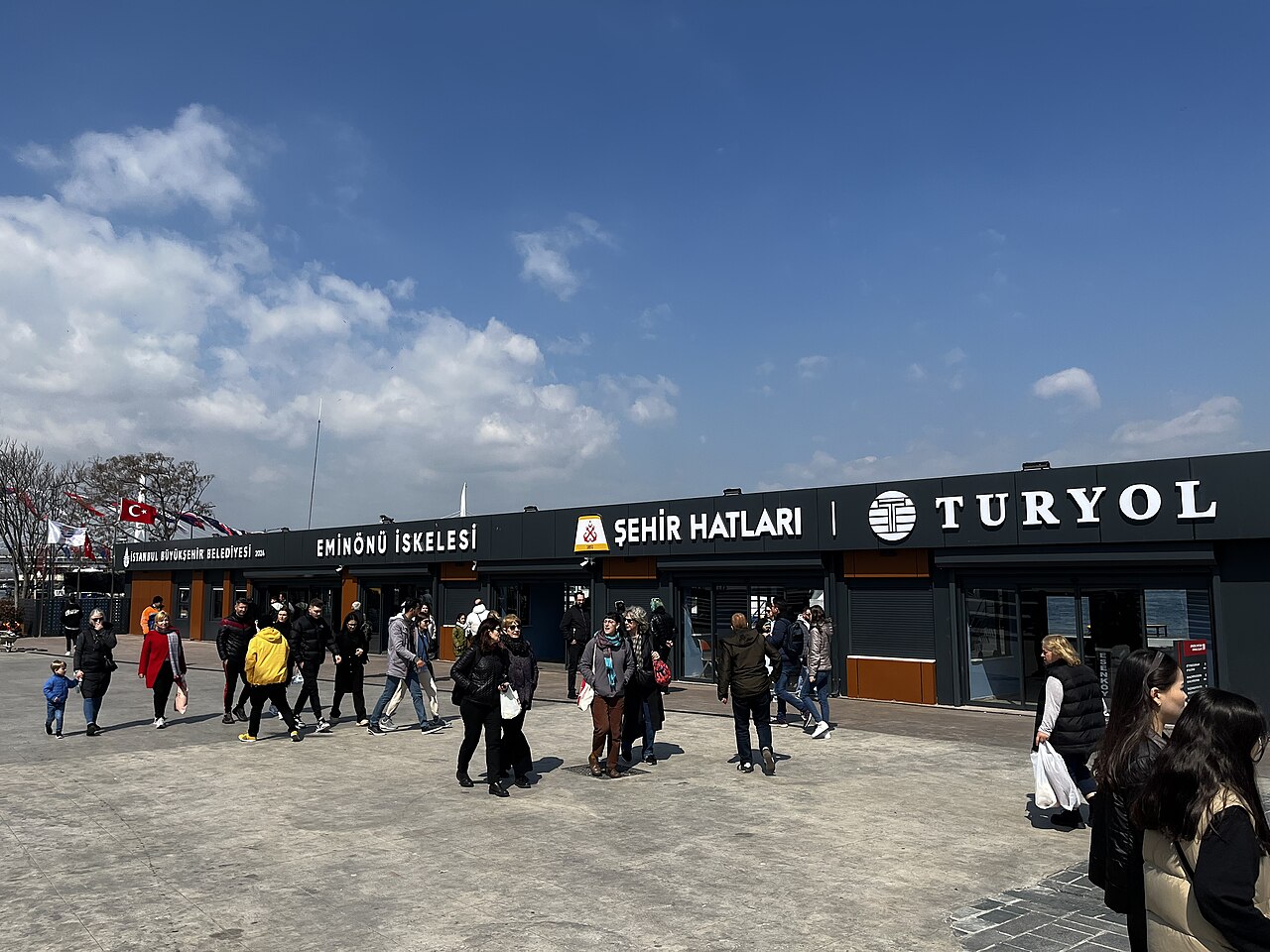 Eminönü and Sirkeci: what to see between the Spice Bazaar and the station