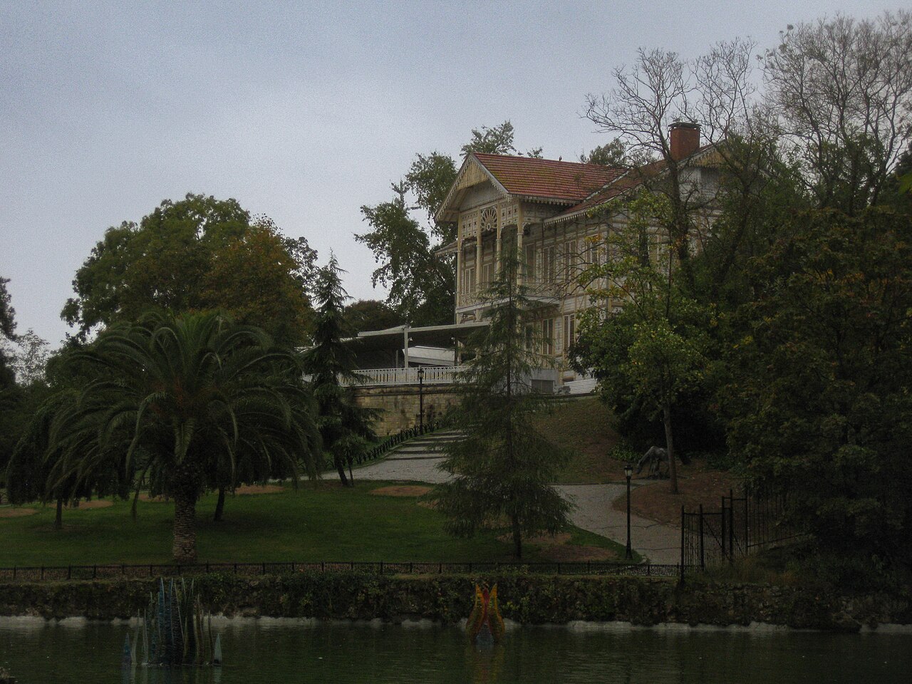 Parc d'Emirgan : tulipes, pavillons et vue sur le Bosphore