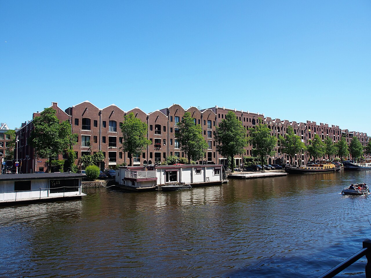 Plantage in Amsterdam: zoo, botanical garden and Jewish quarter