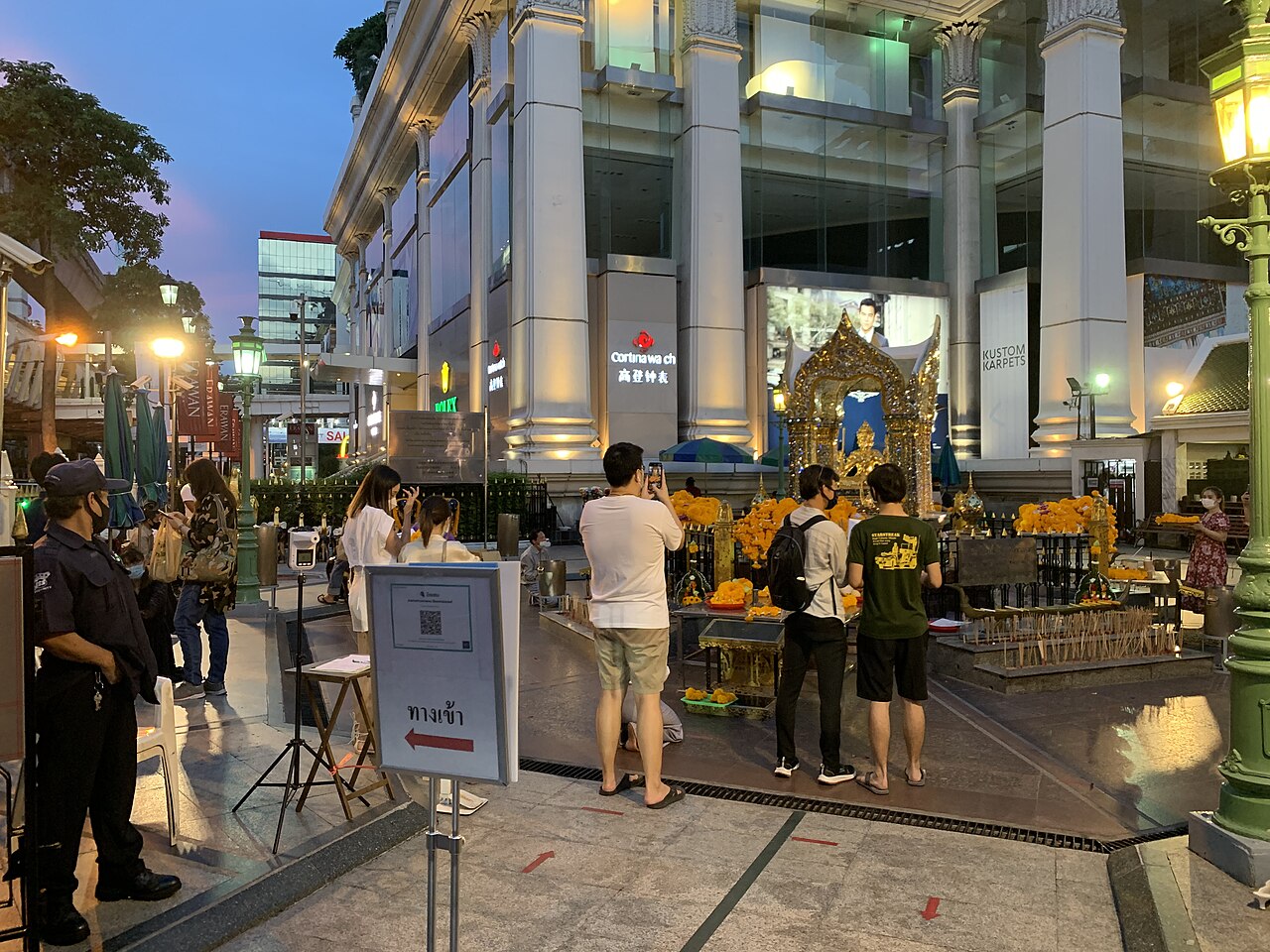 Sanctuaire d'Erawan : le Brahma à quatre visages de Ratchaprasong