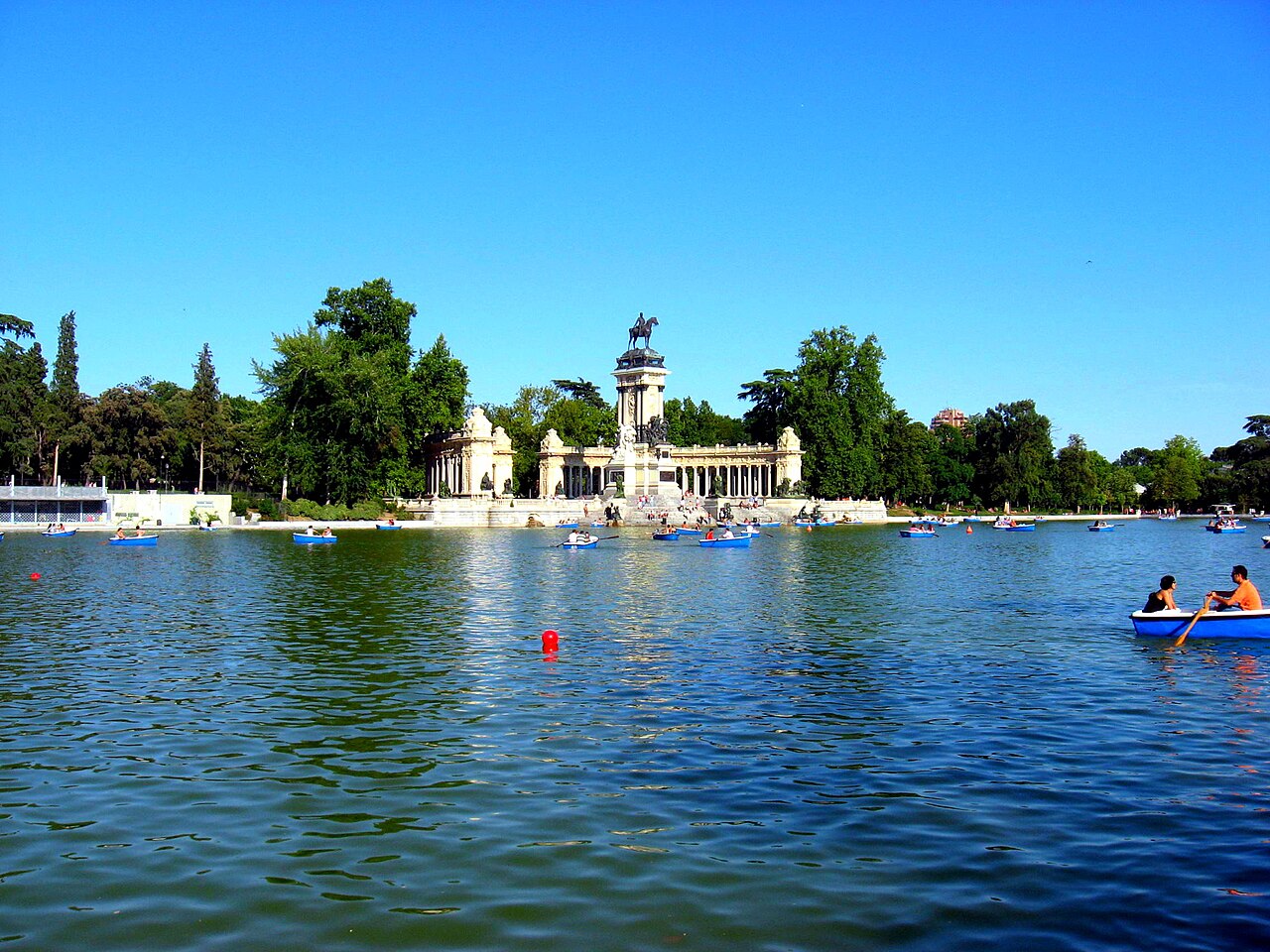 Le grand étang du Retiro et le monument à Alphonse XII