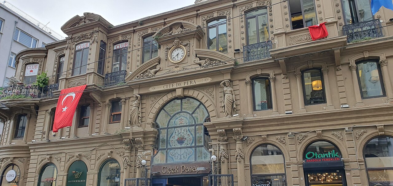 Le passage Çiçek Pasajı