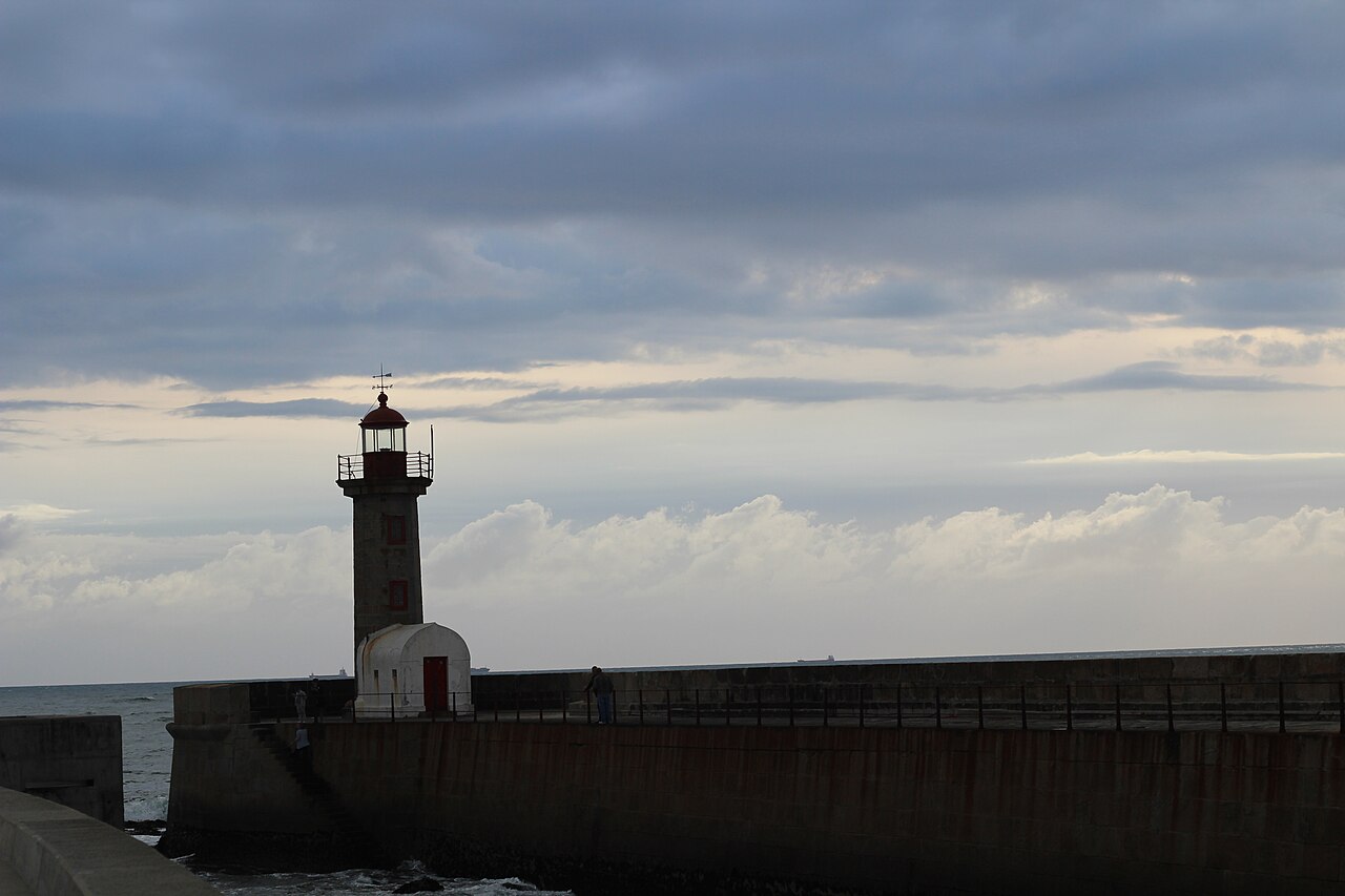 Der Leuchtturm von Felgueiras am Ende der Mole