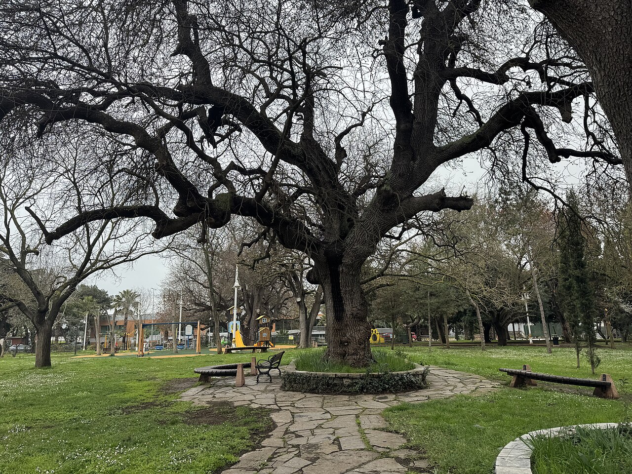 Fenerbahçe Park: lighthouse, lawns and seafront on the Asian side