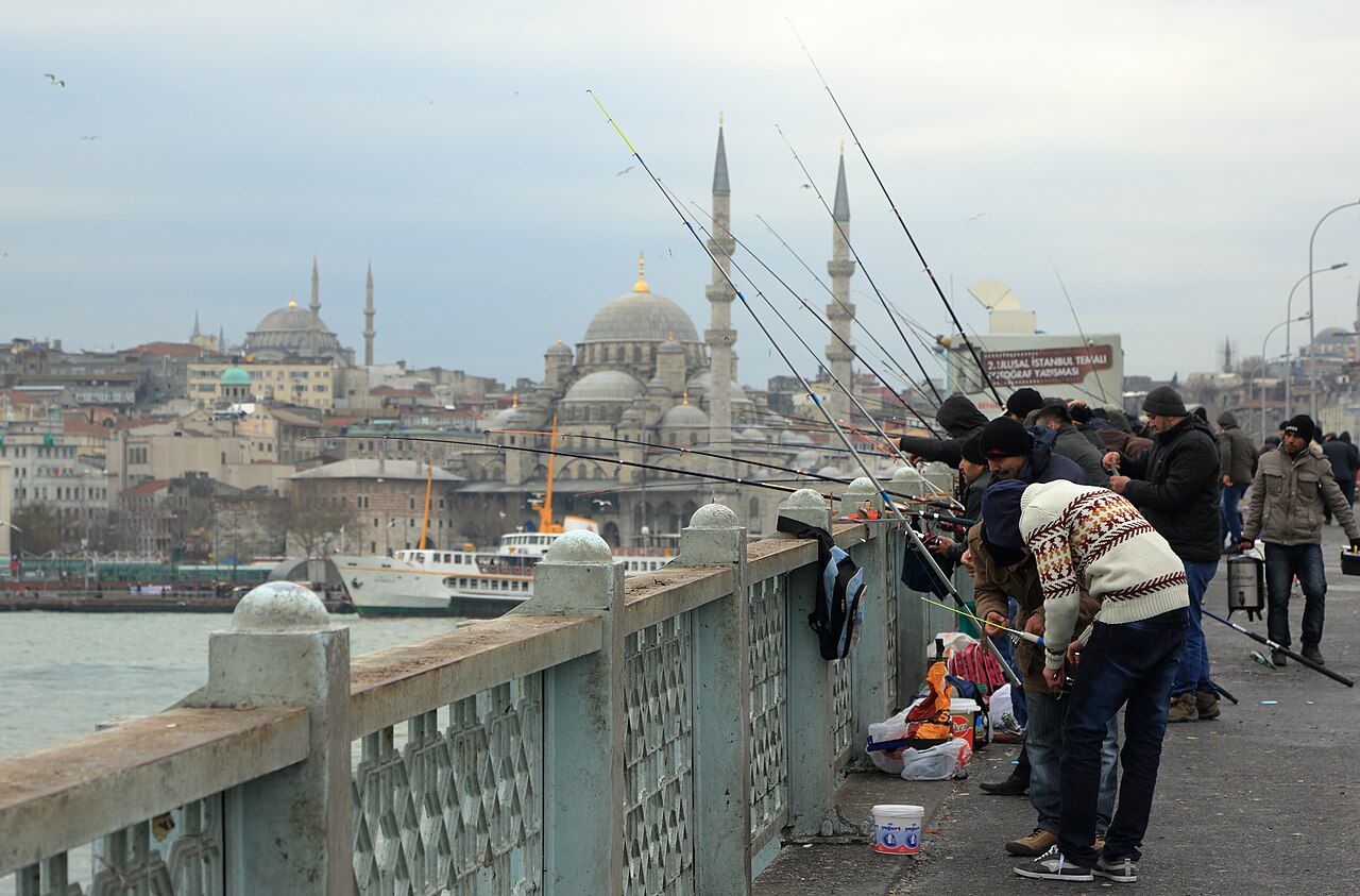 Galata Bridge: fishermen, restaurants and views over the Golden Horn