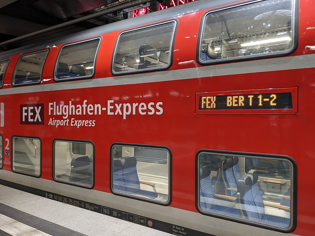 Train Flughafen-Express (FEX) à quai à Berlin Hauptbahnhof