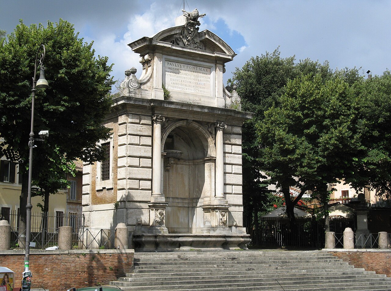 La fontana di ponte Sisto in piazza Trilussa