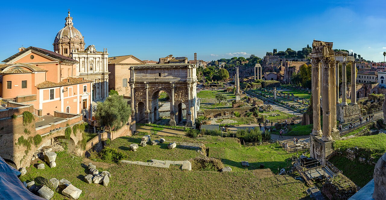 Le Forum romain vu depuis les musées du Capitole, avec l'arc de Septime Sévère