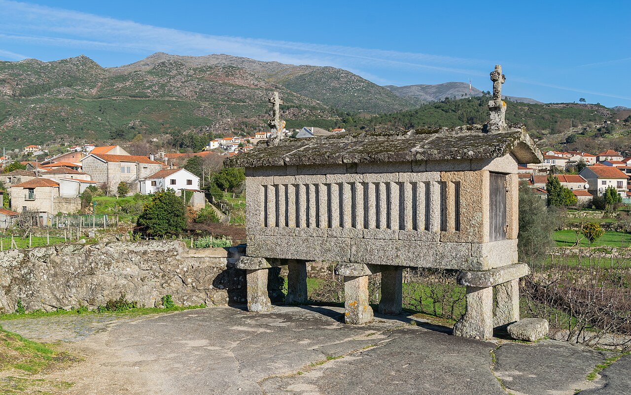 Un espigueiro en granit à Soajo