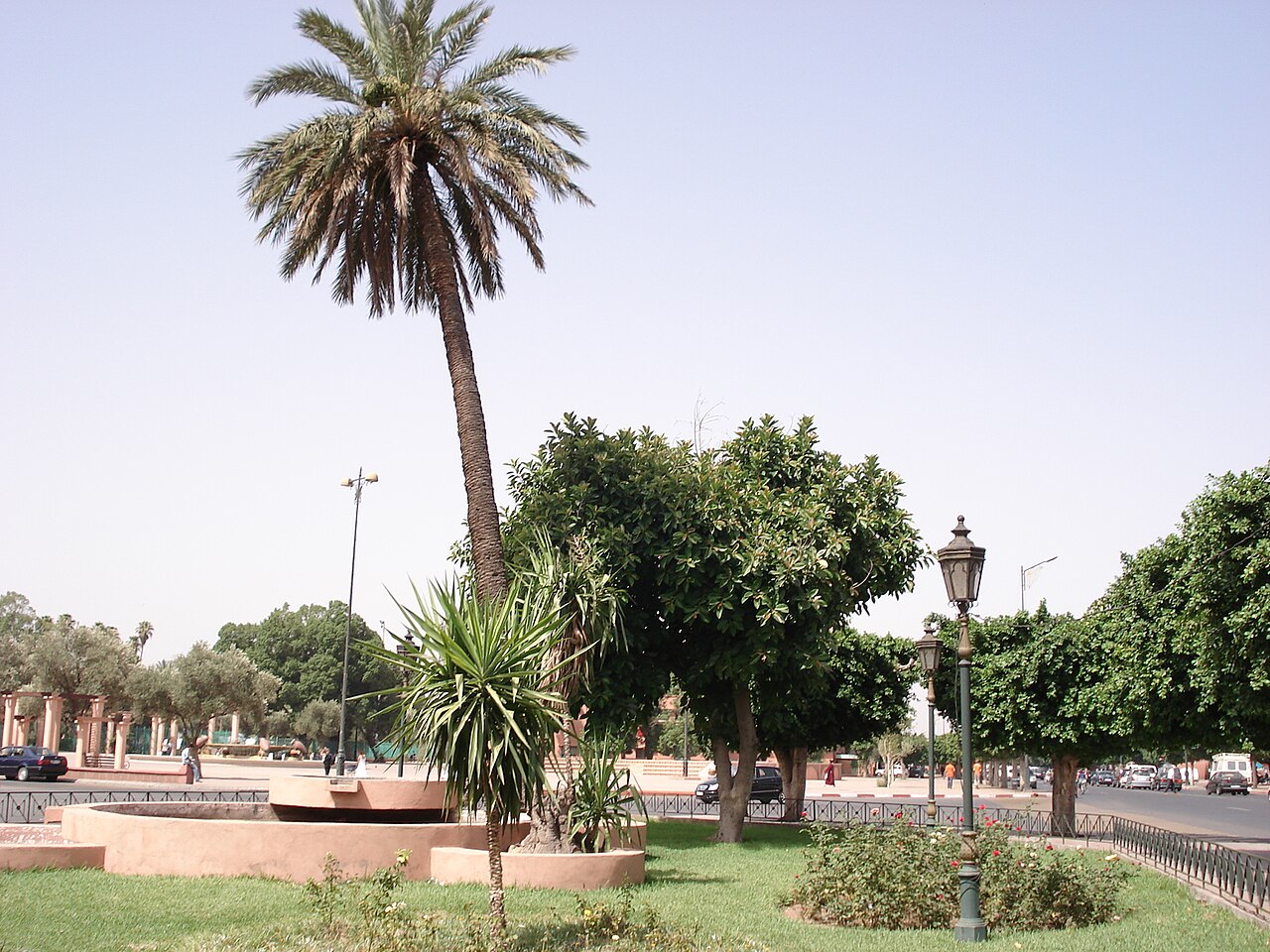 Avenue arborée de la ville nouvelle de Marrakech