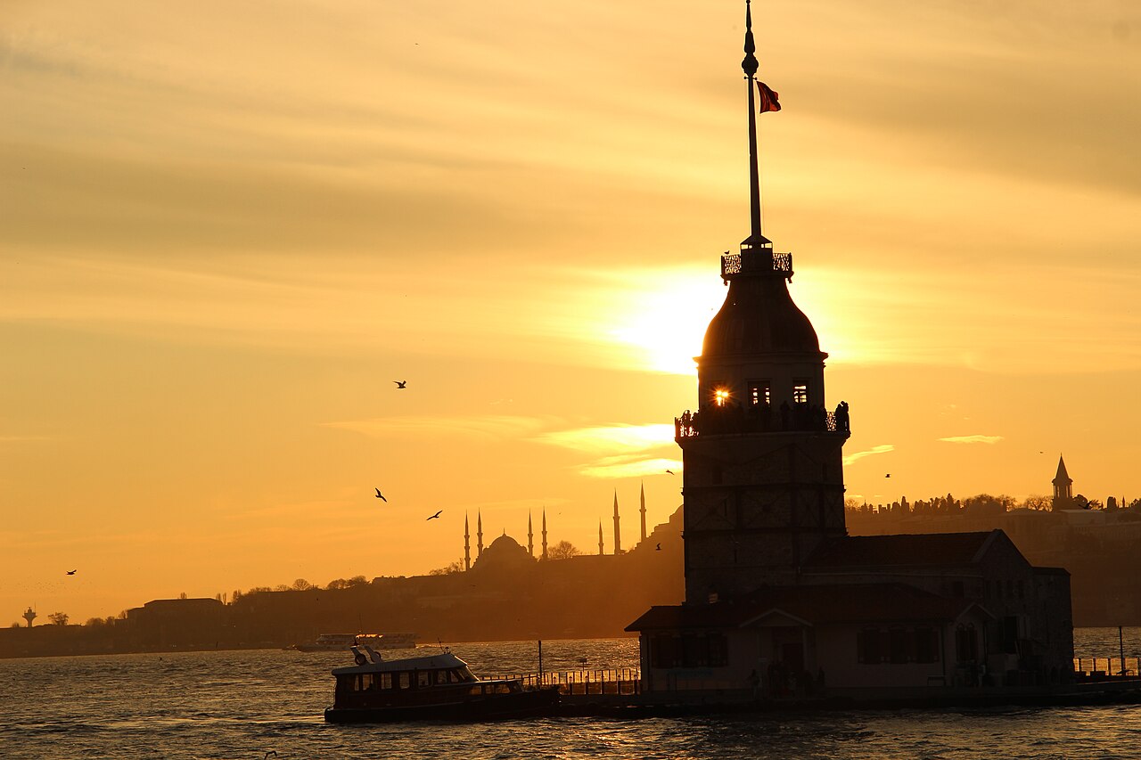 La tour au coucher du soleil