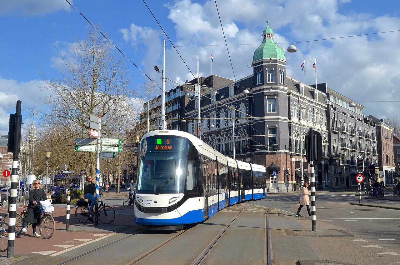 Transports à Amsterdam : tram, métro, ferry, vélo et tickets