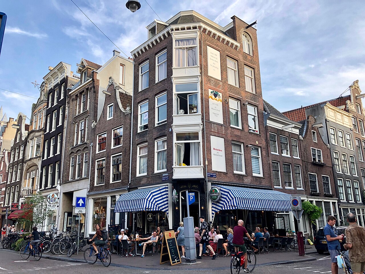 La Haarlemmerstraat, rue commerçante à l'ouest de la gare centrale